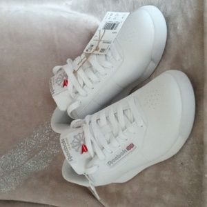 NWT Reebok Classics Princess Womens Walking Shoes